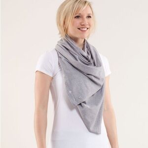 lululemon athletica Gray Triangular Knit Wrap Scarf
